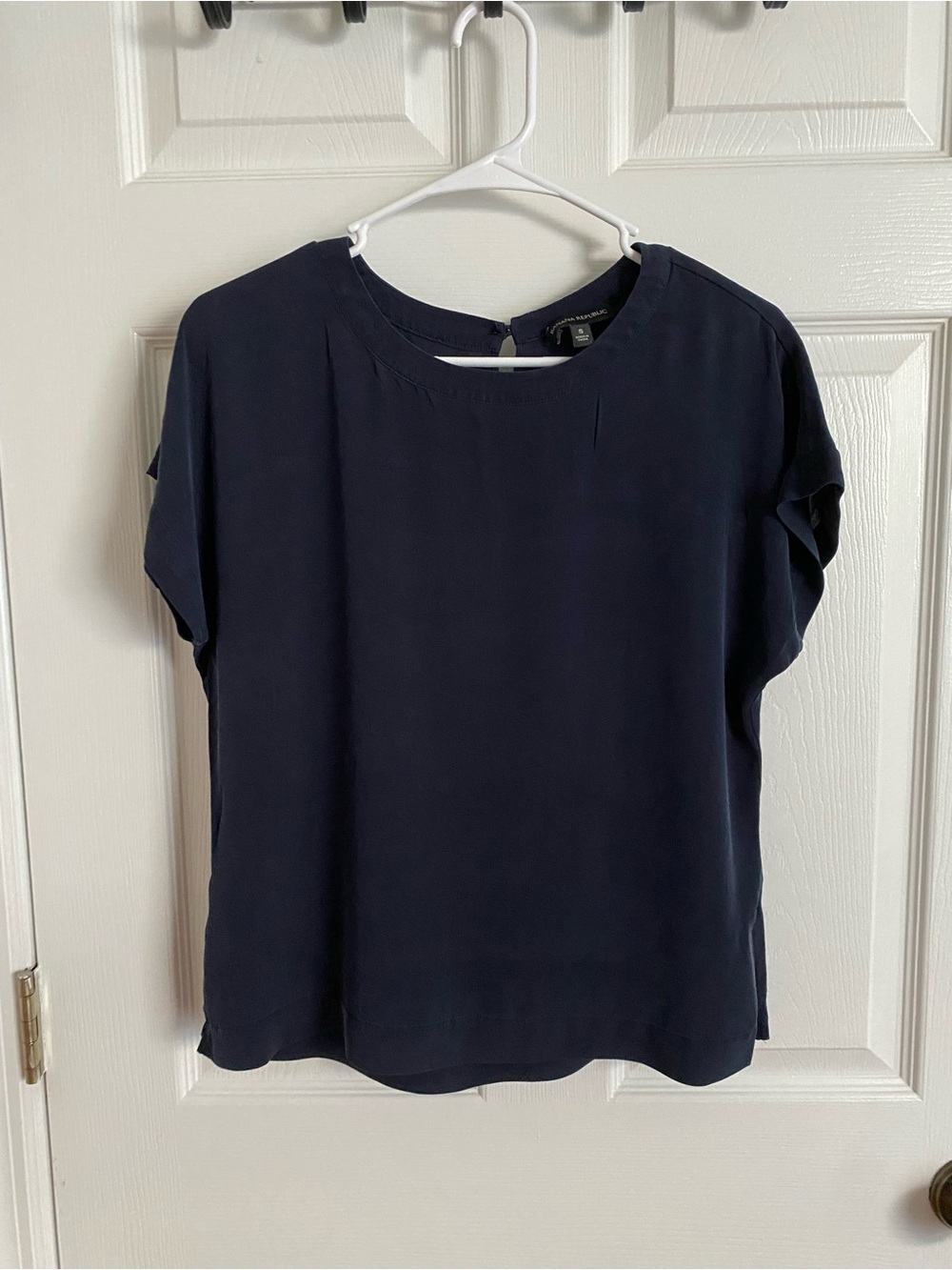 Banana Republic Dark Navy Blue Silk Stretch Short Sleeve Blouse Top | Size S